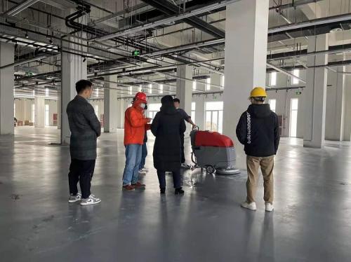 加工倉儲公司選擇洗地機、工業吸塵器等清潔設備